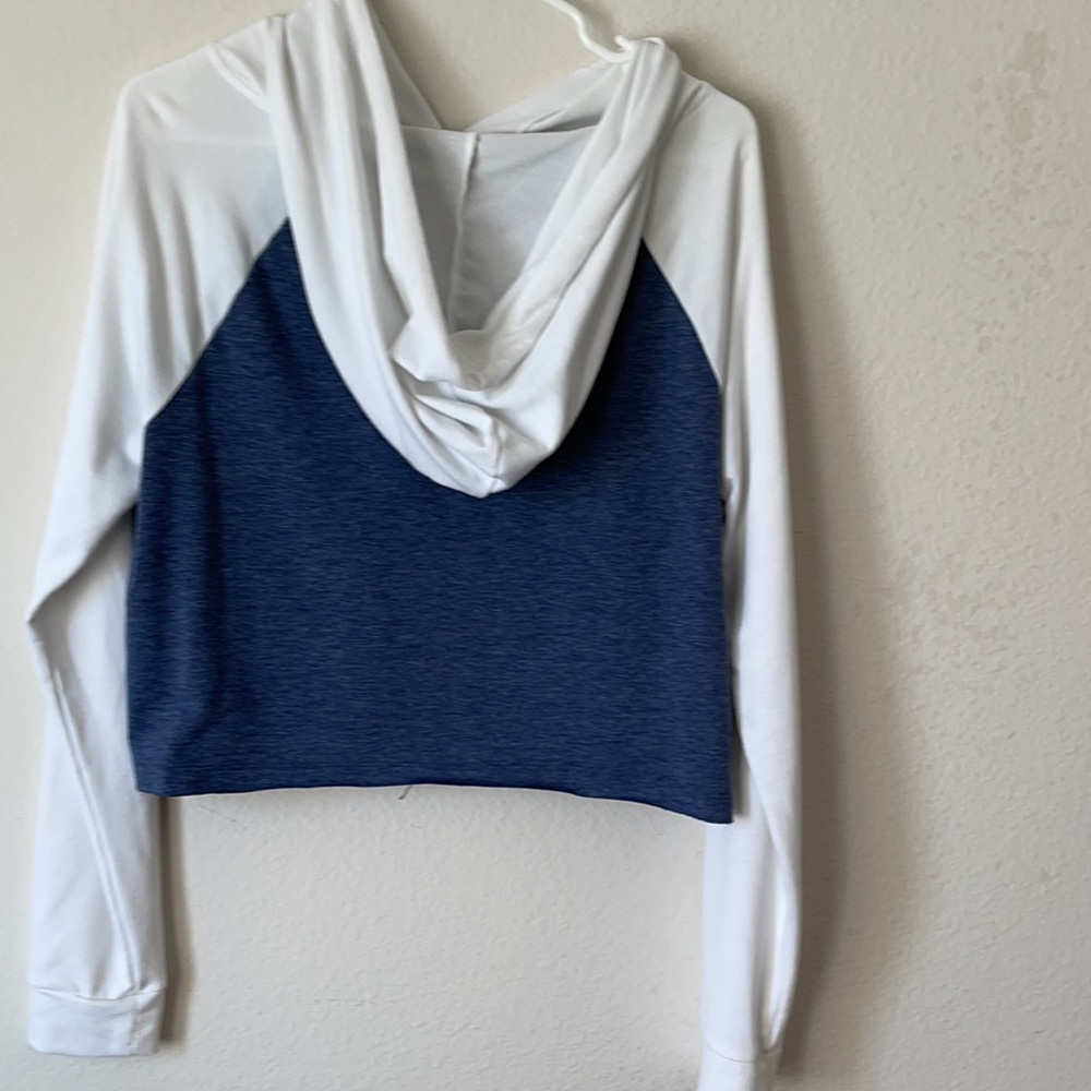 MOSSIMO SUPPLy. Size M . Color white & blue - Picture 5 of 5